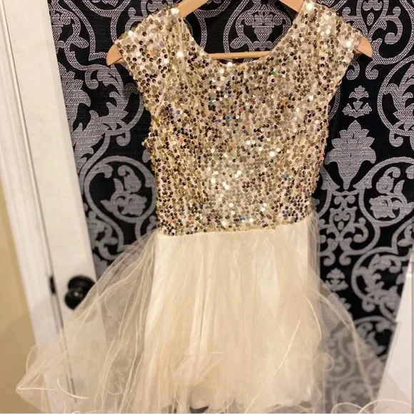 Trixxi Dresses | You Will Be #Spinninggold In This Trixxi Metallic Gold Sequin And Cream Dress | Color: Cream/Gold | Size: 5j | Theshabbydiva's Closet